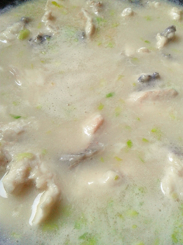谷香鲜鱼汤的做法