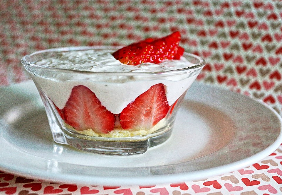 甜蜜草莓季－－草莓乳酪慕斯蛋糕